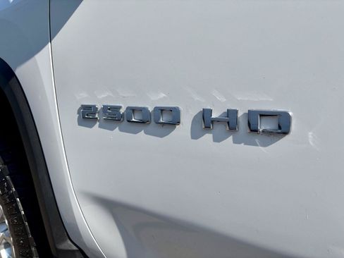 Used 2024 Chevrolet Silverado 2500 LT AWD/4WD image 35