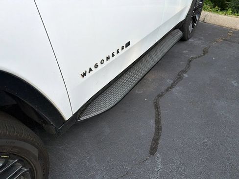 Certified 2022 Jeep Wagoneer Series III RWD image 4