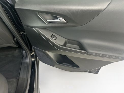 Used 2025 Chevrolet Equinox LT image 28