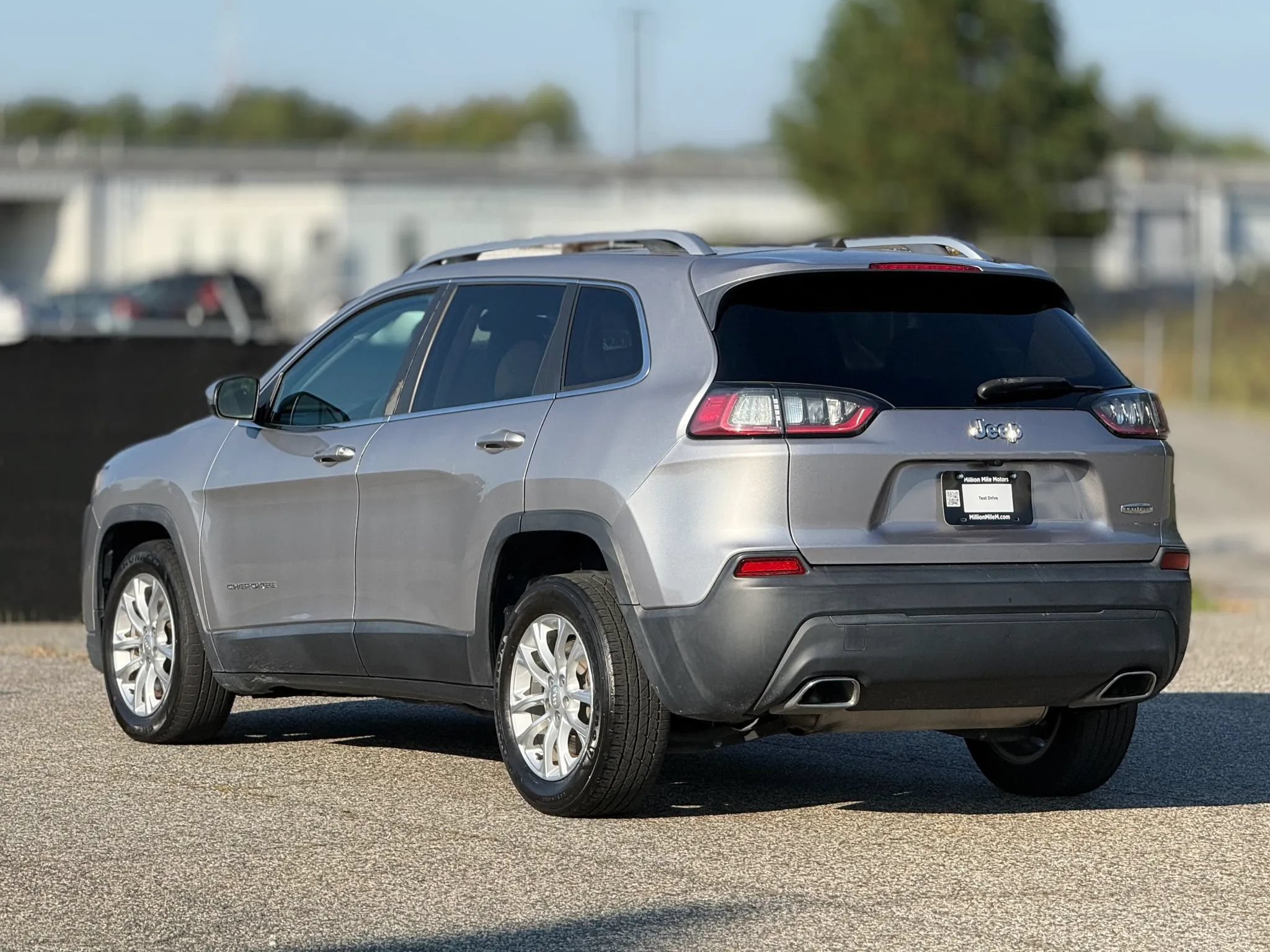 Used 2019 Jeep Cherokee Latitude w/ Popular Appearance Group FWD image 10