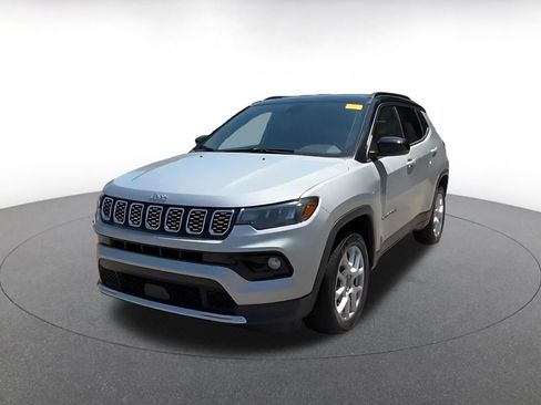 Used 2025 Jeep Compass Limited AWD/4WD image 7
