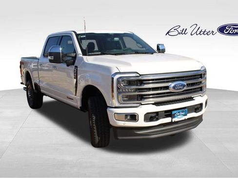 Used 2025 Ford F250 Platinum w/ Platinum Plus Package image 2