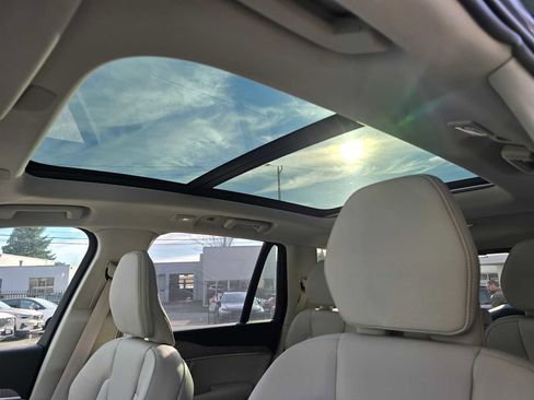 Certified 2023 Volvo XC90 B5 Plus w/ Protection Package Premier image 23