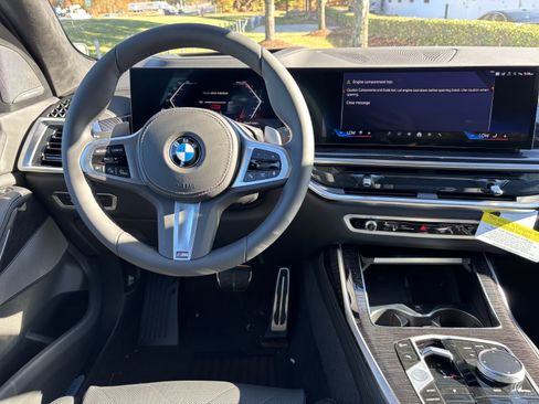 Used 2026 BMW X7 xDrive40i w/ M Sport Package AWD/4WD image 19