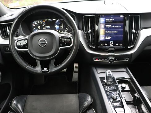 Used 2018 Volvo XC60 T8 R-Design w/ Convenience Package image 16