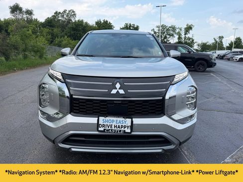 Used 2025 Mitsubishi Outlander AWD image 2