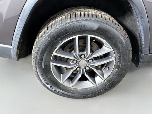 Used 2017 Jeep Grand Cherokee Limited image 33