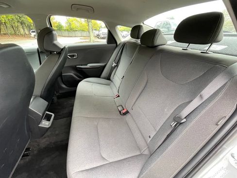 Used 2025 Kia K4 FWD image 25