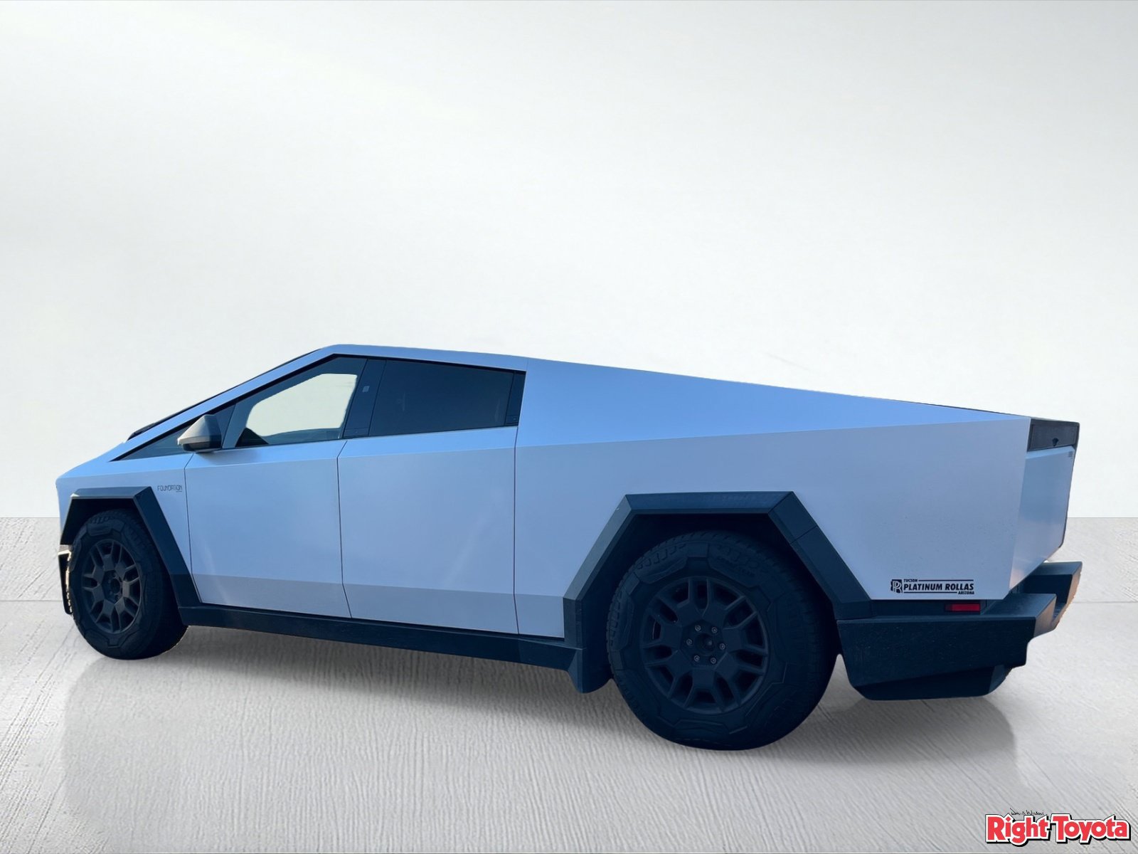 Used 2024 Tesla Cybertruck AWD Crew Cab image 3