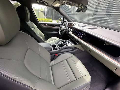 Certified 2026 Porsche Cayenne S AWD/4WD image 45