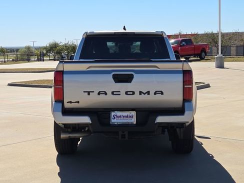 Used 2024 Toyota Tacoma TRD Sport AWD/4WD image 7