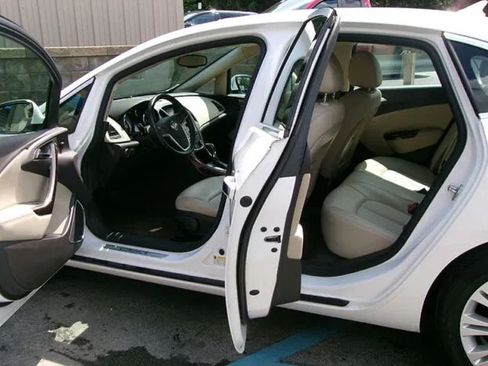 Used 2014 Buick Verano FWD image 13