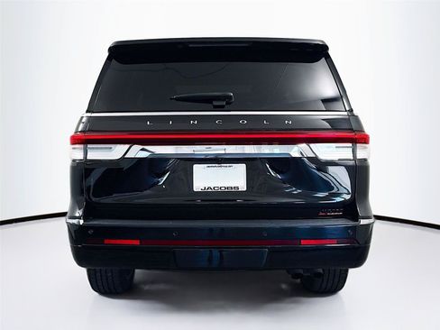Used 2023 Lincoln Navigator Reserve AWD/4WD image 11