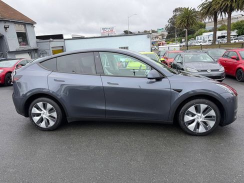 Used 2023 Tesla Model Y Long Range image 4