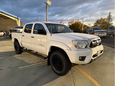 Used 2015 Toyota Tacoma PreRunner image 6