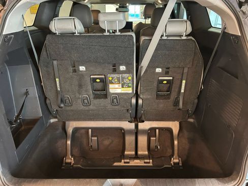 Used 2025 Toyota Sienna XLE FWD image 29