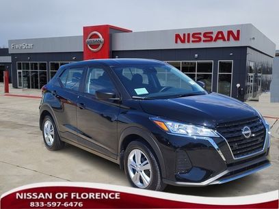 New 2025 Nissan Kicks Play S