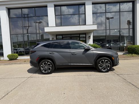 Certified 2025 Hyundai Tucson Limited AWD/4WD image 3
