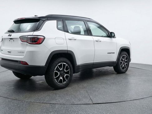 Used 2025 Jeep Compass Trailhawk image 9