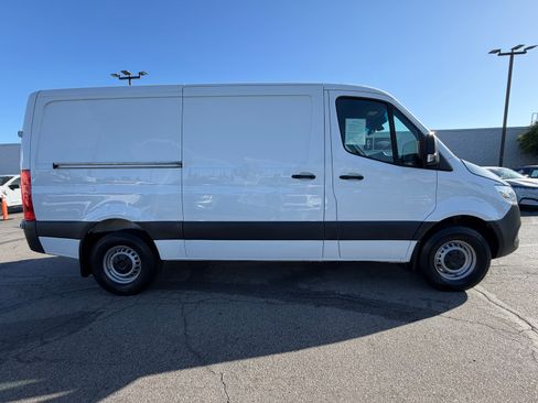 Used 2024 Mercedes-Benz Sprinter 2500 image 8