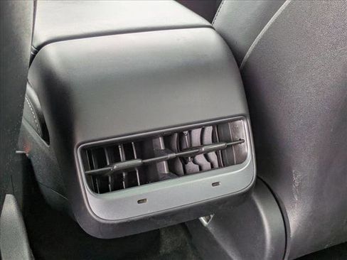 Used 2023 Tesla Model Y Long Range AWD/4WD image 18