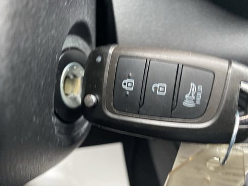 Used 2023 Hyundai Venue SEL image 26