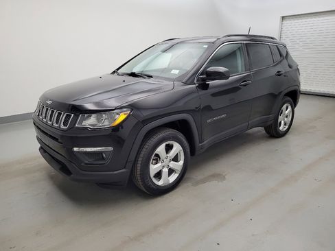 Used 2018 Jeep Compass Latitude w/ Safe & Security Group AWD/4WD image 2
