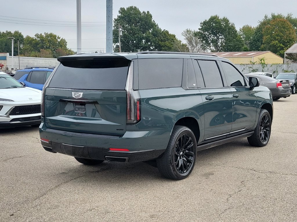 Used 2026 Cadillac Escalade ESV Sport w/ LPO, ONYX Package AWD/4WD image 4