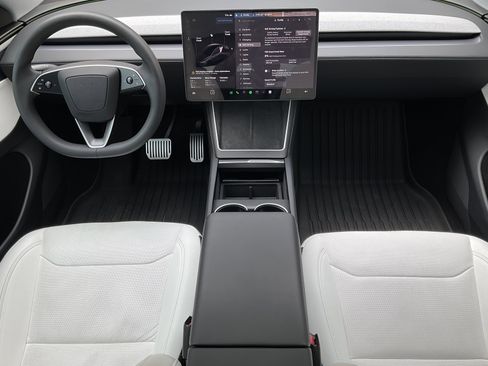 Used 2026 Tesla Model Y Long Range AWD/4WD image 28