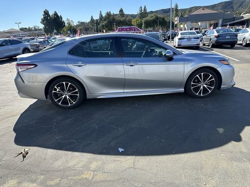 Used 2020 Toyota Camry SE image 4
