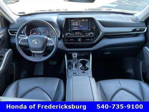 Used 2022 Toyota Highlander XLE AWD/4WD image 44