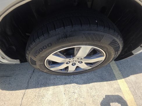 Used 2015 Honda Pilot Touring image 14