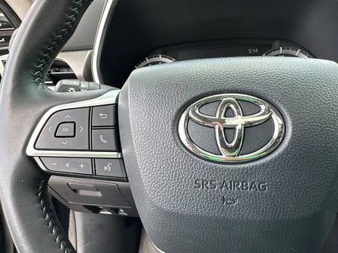 Used 2023 Toyota Highlander XLE FWD image 26