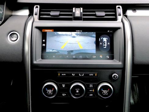 Used 2020 Land Rover Discovery Landmark image 26