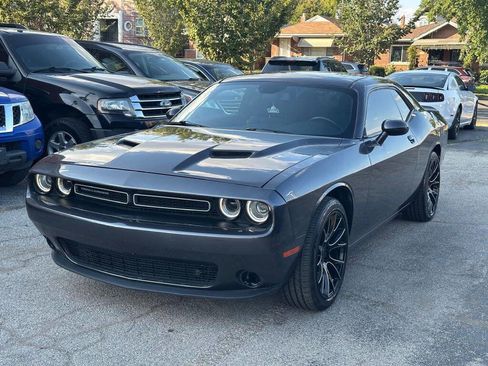 Used 2021 Dodge Challenger SXT w/ Driver Convenience Group image 3