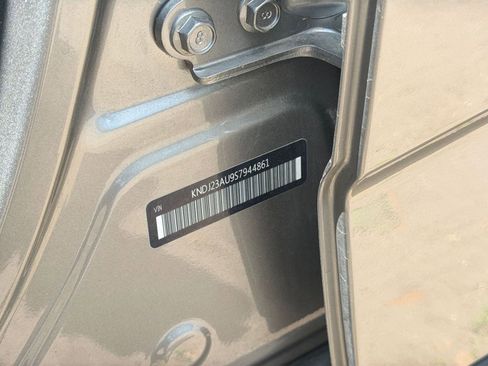 Used 2025 Kia Soul LX w/ LX Technology Package FWD image 27