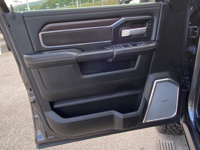 Used 2025 RAM 3500 Laramie AWD/4WD image 11