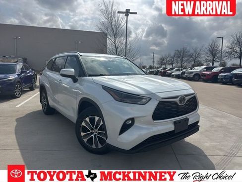 Used 2022 Toyota Highlander XLE image 1