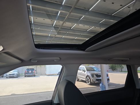 Certified 2025 Kia Seltos EX w/ EX Sunroof Package FWD image 17