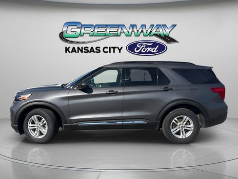 Used 2023 Ford Explorer XLT AWD/4WD image 5