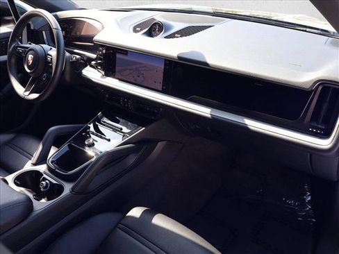 Used 2024 Porsche Cayenne Coupe AWD/4WD image 25