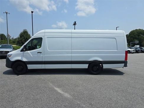 Used 2022 Mercedes-Benz Sprinter 2500 image 10