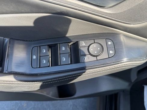 Used 2025 Nissan Rogue SV AWD/4WD image 16