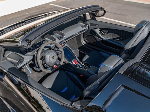 Used 2024 Lamborghini Huracan EVO image 7