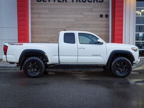 Used 2018 Toyota Tacoma TRD Off-Road w/ Technology Package image 2
