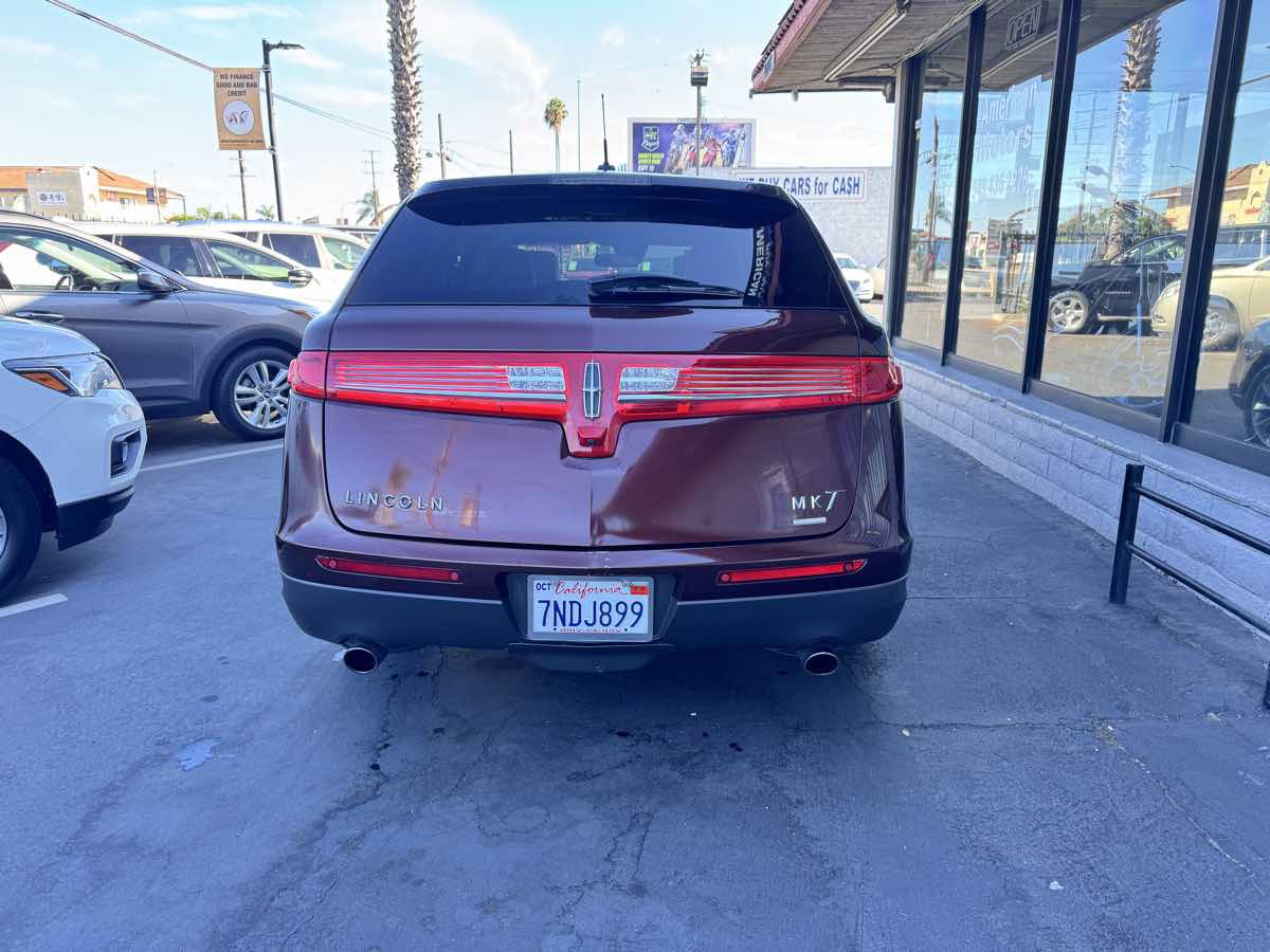 Used 2012 Lincoln MKT AWD image 3