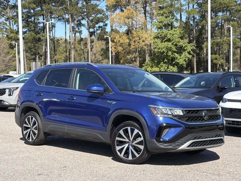 Used 2024 Volkswagen Taos SE w/ Panoramic Sunroof Package image 26