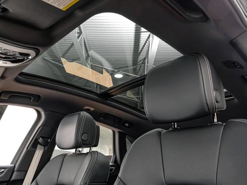 Used 2022 Porsche Macan S AWD/4WD image 5