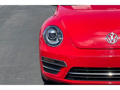 Used 2017 Volkswagen Beetle 1.8T SE FWD image 18