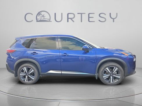Used 2021 Nissan Rogue SL w/ Premium Package FWD image 3